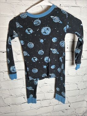 Kirkland Signature Boys Black and Blue Planet Print Pajama Set